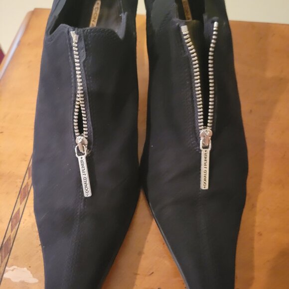 The Donald J Pliner Black, Pointy Toe, Front Zip Ankle Boots *** - Picture 3 of 7